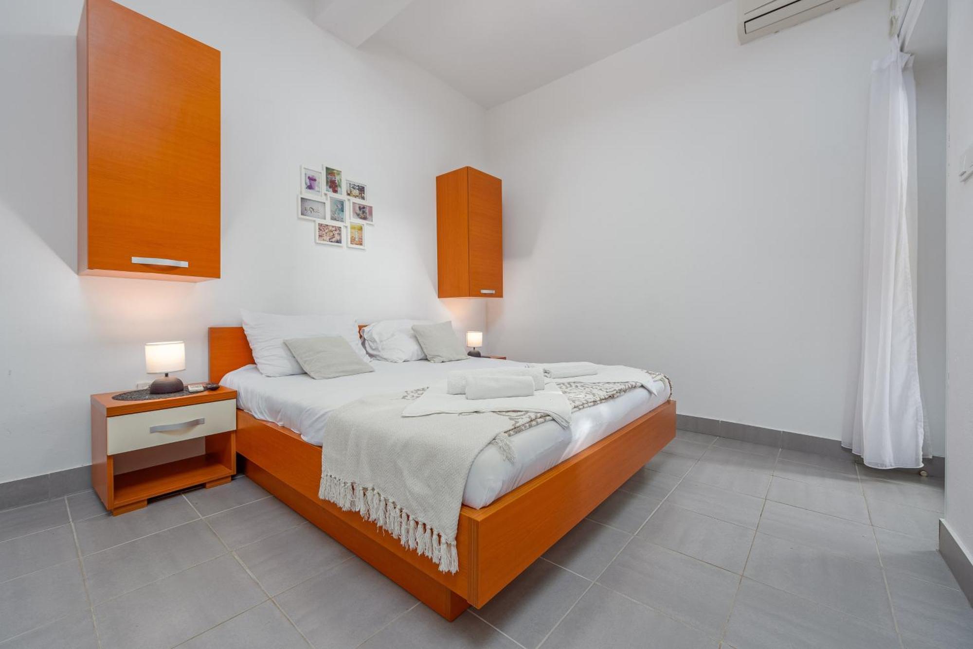 Apartments By The Sea Stara Novalja, Pag - 9710 Bilik gambar